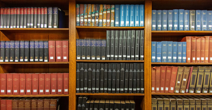 Texans-don’t-trust-elected-leaders-to-decide-which-books-to-ban-in-schools-NewsUTTyler-poll-finds