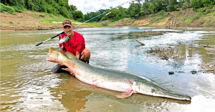 Sugar-Land-man-catches-behemoth-300-pound-alligator-gar-in-Houston-bayou