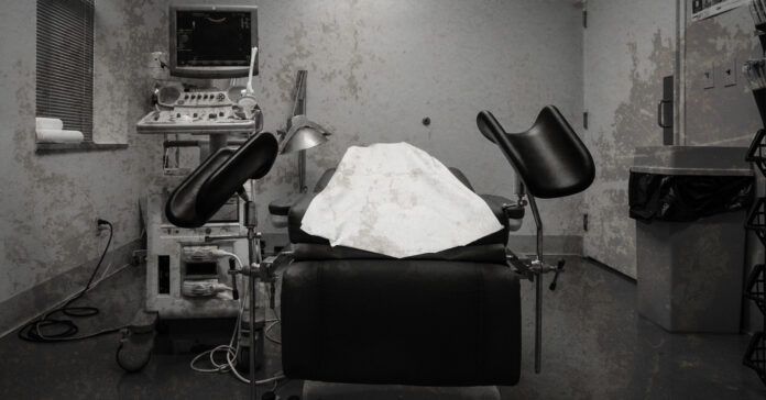 Patients-sat-in-abortion-clinic-waiting-rooms-as-Roe-fell_-They-all-had-to-be-turned-away_