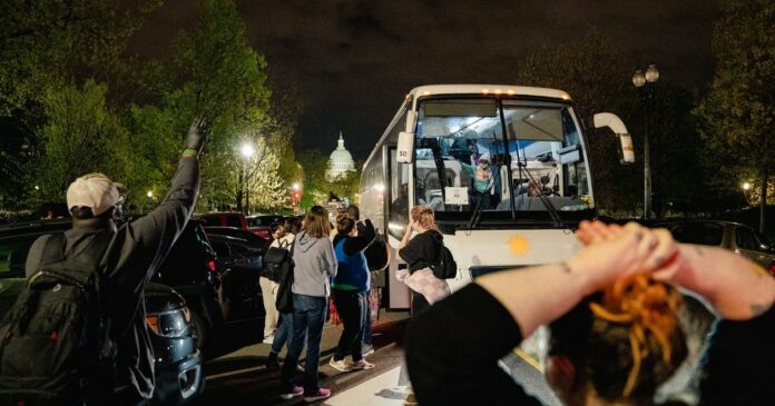 Migrant DC Bus SH TT 15